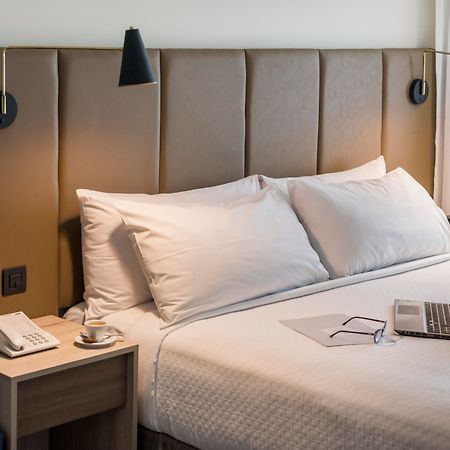 Crowne Plaza Lima By Ihg Hotell Eksteriør bilde A guest room at the Hilton London Heathrow