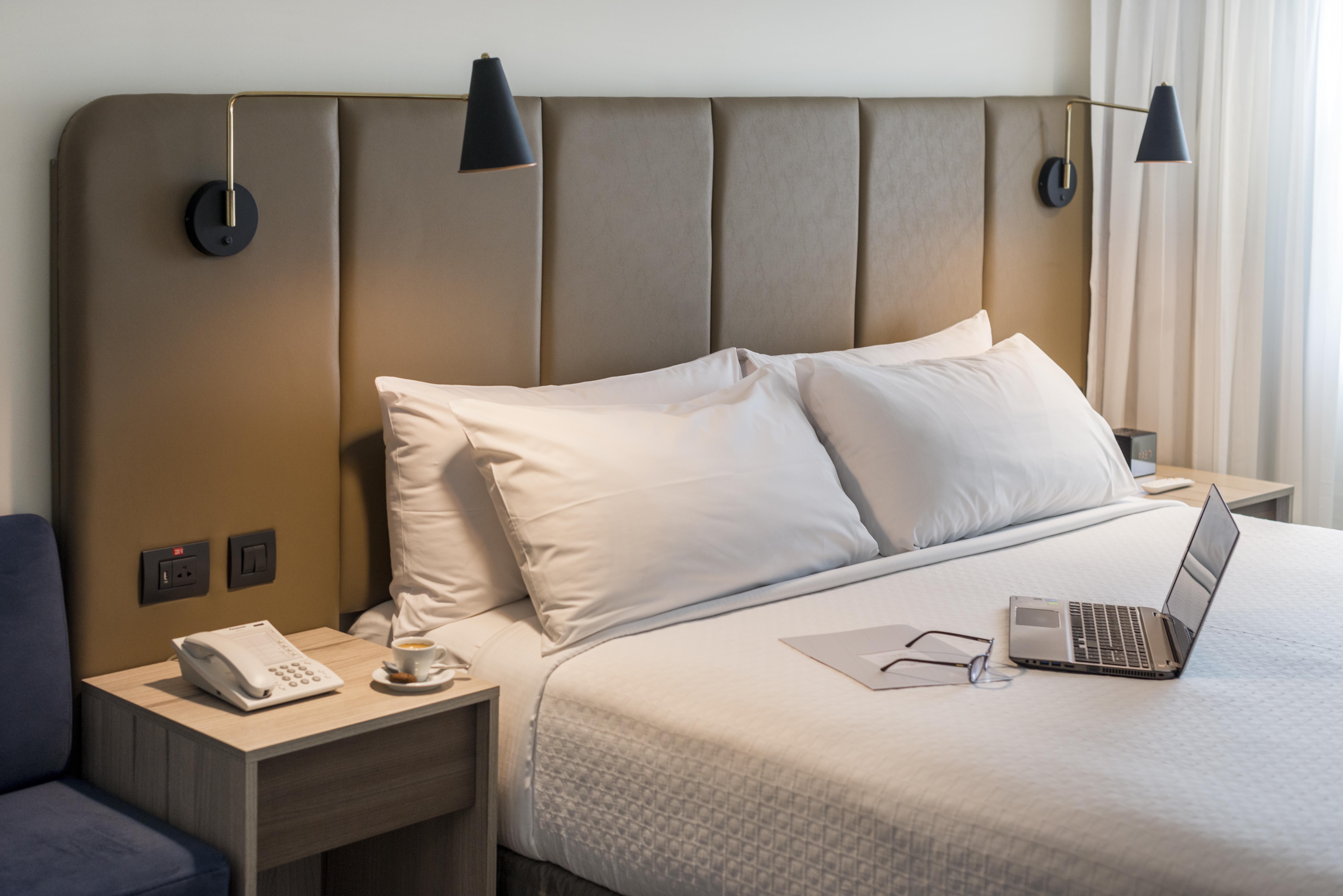 Crowne Plaza Lima By Ihg Hotell Eksteriør bilde A guest room at the Hilton London Heathrow